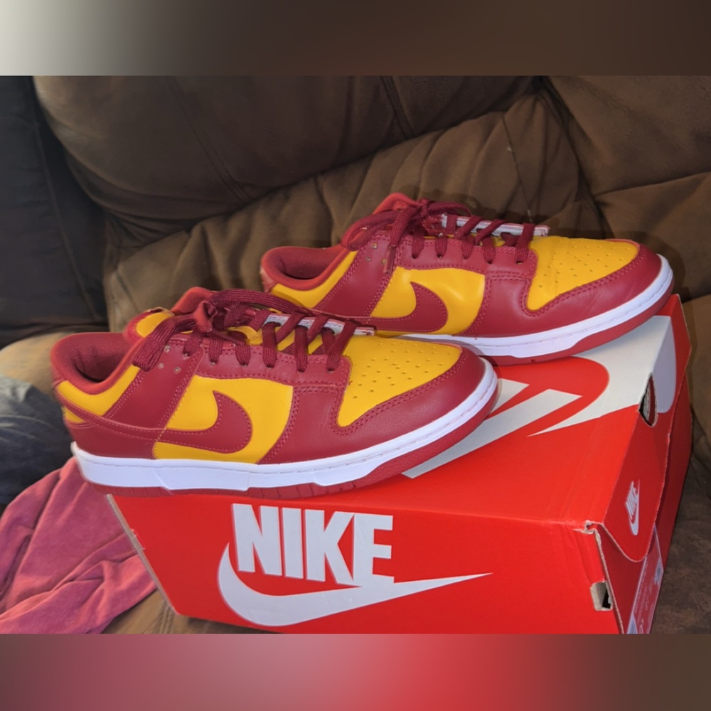 Very clean and barely worn, Bought from Stockx